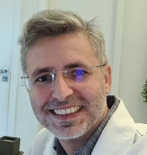 Foto do Dr Gilnard que é neurocirurgião e cirurgião de coluna vertebral em Fortaleza Ceará