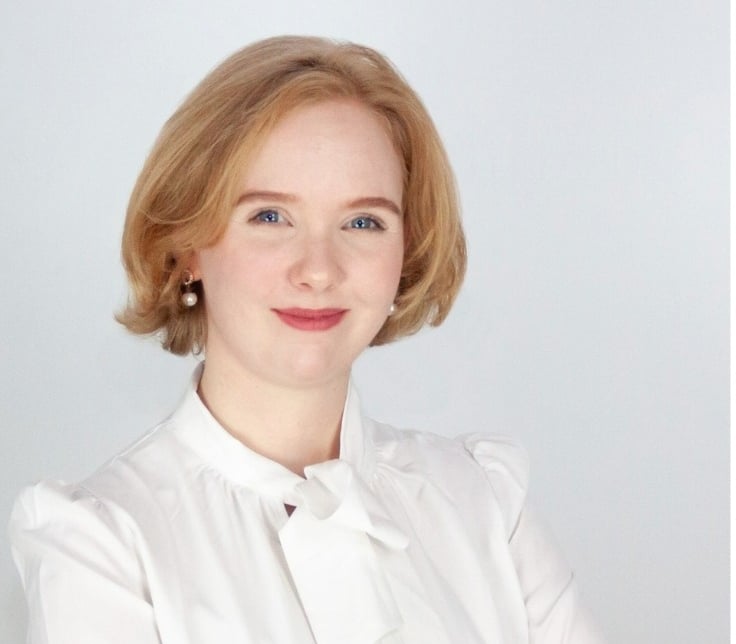 a woman in a white shirt and a white shirt