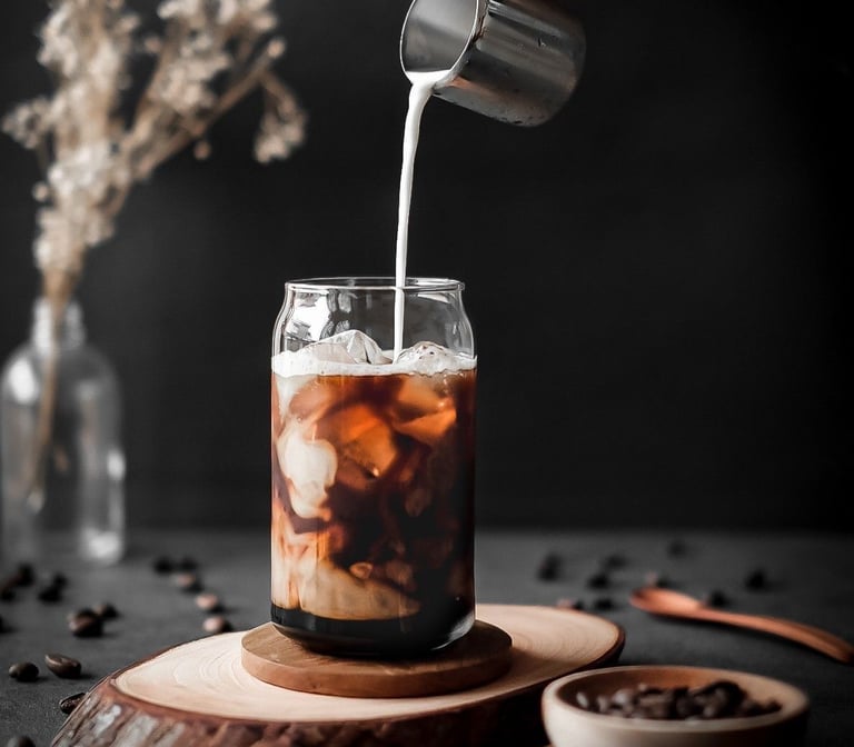 Latte 拿铁   Espresso with fresh milk. 浓缩咖啡加鲜牛奶