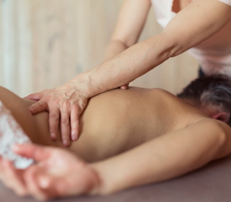 Massage enveloppant du corps entier pour apaiser les tensions physiques et émotionnelles