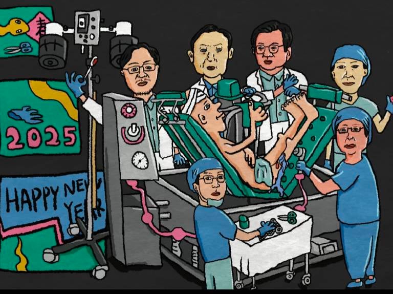 這是由廢材Fade Chai所創作的插畫，幫成大醫院燒傷加護病房設計2025的年卡，傷傷患者在醫護人員的幫助下露出微笑