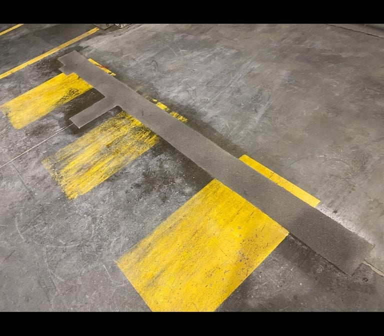 Réparation urgente sol industriel