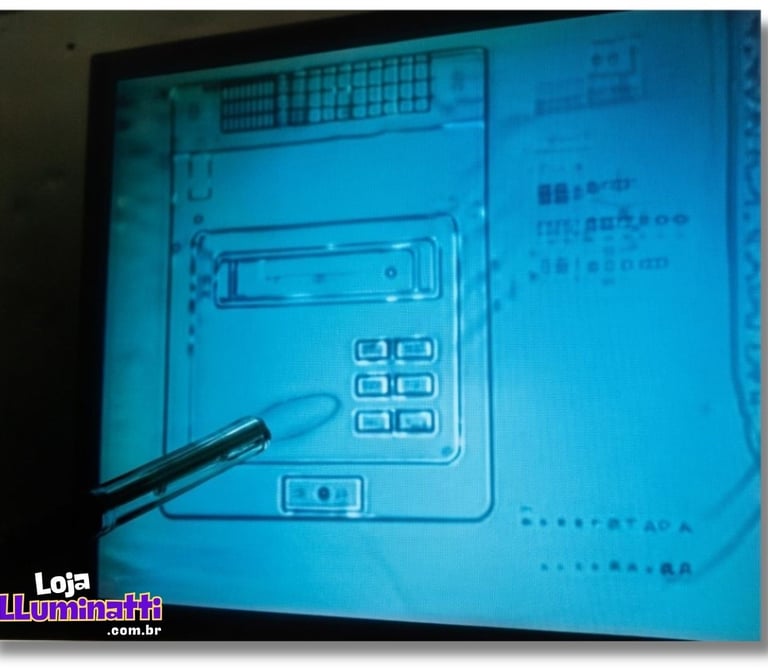 Esboço de um console com slot e 6 botões transmitido em um telão na reunião de demonstração do SFC