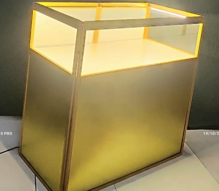Folding led illuminated showcase counter