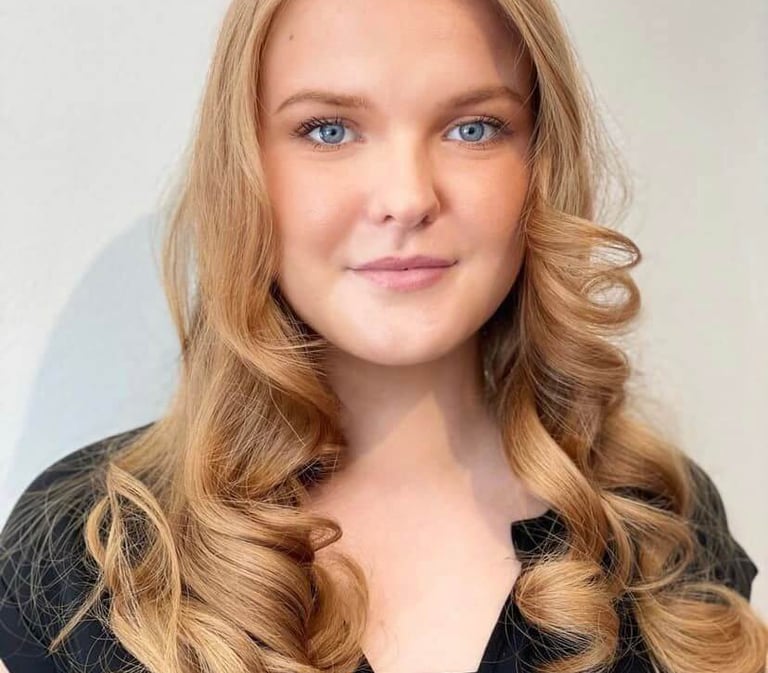 Customer photo hairstyle curly.