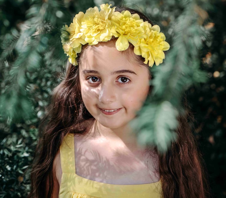 Portrait of girl with yellow flower crown – Fred Art Studio outdoor photo