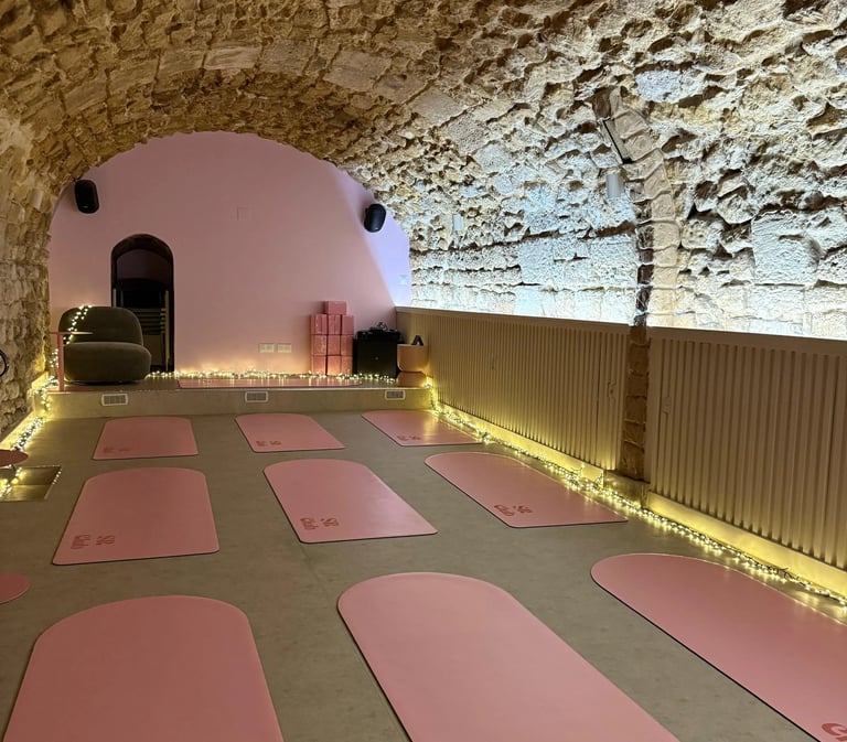 SR Club salle pierres yoga Pilates zen detente intimiste reservations booking 