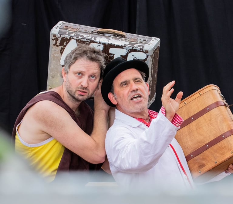 Jean-Philippe DE OLIVEIRA et Thomas Le Gloannec dans le Médecin malgré lui de Moliere.