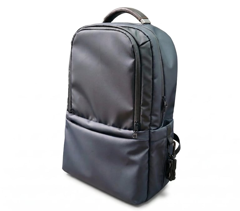 Mochila de cuero color grafito con múltiples compartimentos, diseño ejecutivo para laptop y document