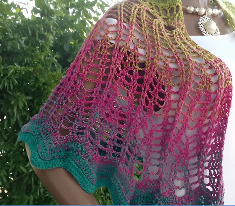 Châle sur les épaules d'une femme