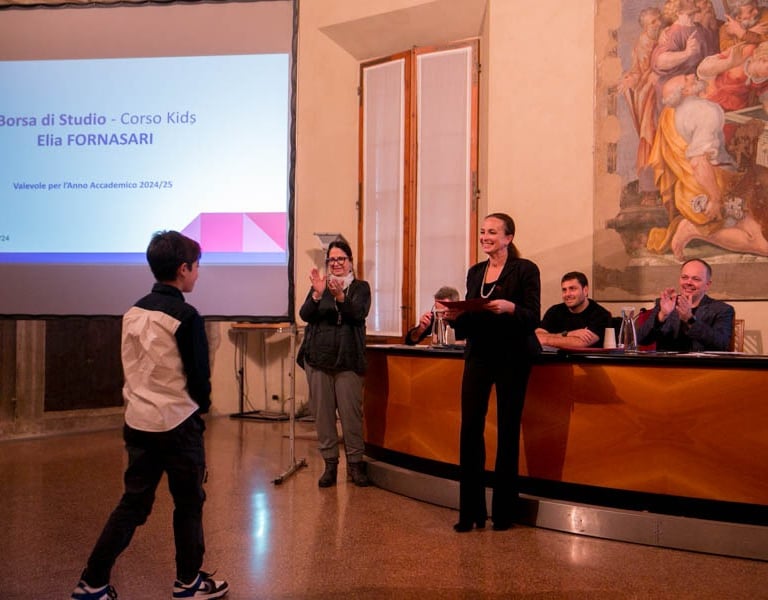 Cerimonia di premiazione per gli studenti del corso kids