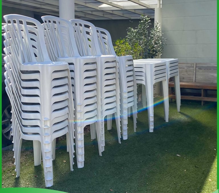 Locação de mesas e cadeiras plásticas para reuniões de condomínio, festas e eventos empresariais