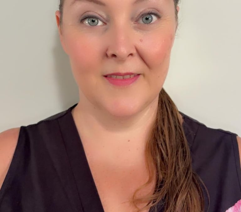 "Nicole Muir, profesora de inglés online para adultos hispanohablantes."