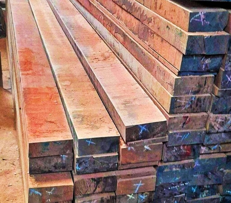 balok kayu meranti merah