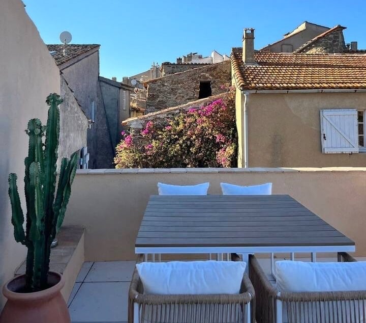 Maison à Gassin avec rooftop en location saisonnière gérée par Sienna Conciergerie