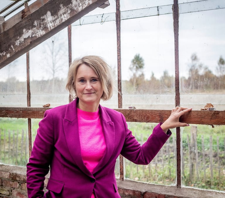Esther van Wageningen, stressfysioloog bij Rheset, begeleidt mensen in trajecten, workshops en producten om stressklachten te