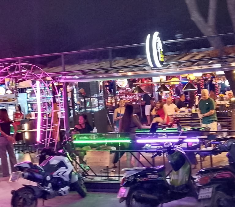 Outside view of bars at Wonderland 2 in Hua Hin