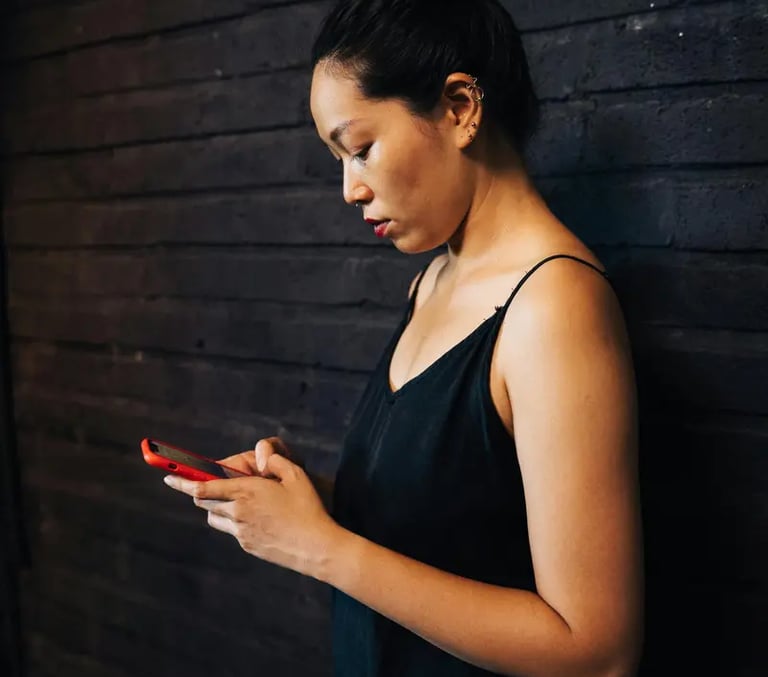 Vietnam Girl with smartphone