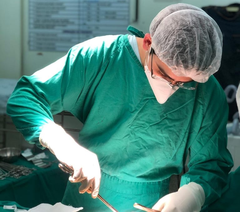 Realizando procedimento cirúrgico. Hernia / Pedra na vesícula 