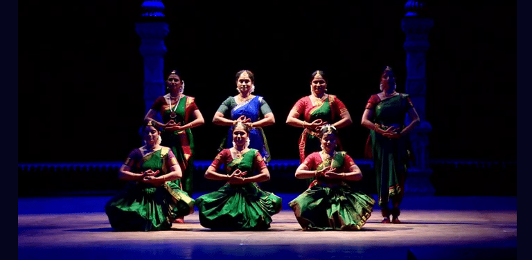 Aamoda Narthaki displaying Bharatanatyam performance