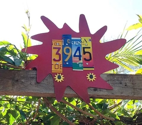 Red splatter-shaped home address marker with numbers 3945.