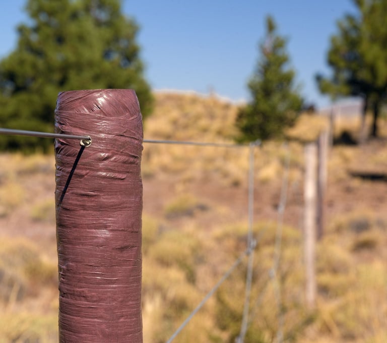 Poste plástico reciclado reforzado con fibra de vidrio. Supera la resistencia del quebracho colorado