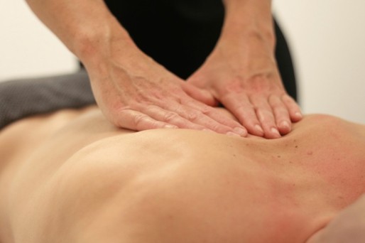 Soulagez vos douleurs et tensions musculaires avec un massage relaxant et thérapeutique.