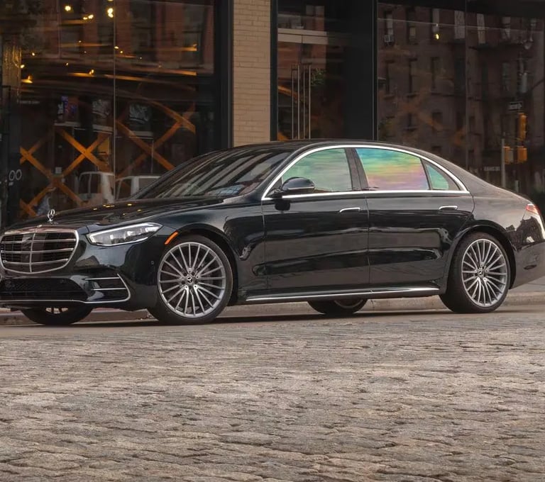 Luxury sedan chauffeur service for Niagara Falls travel