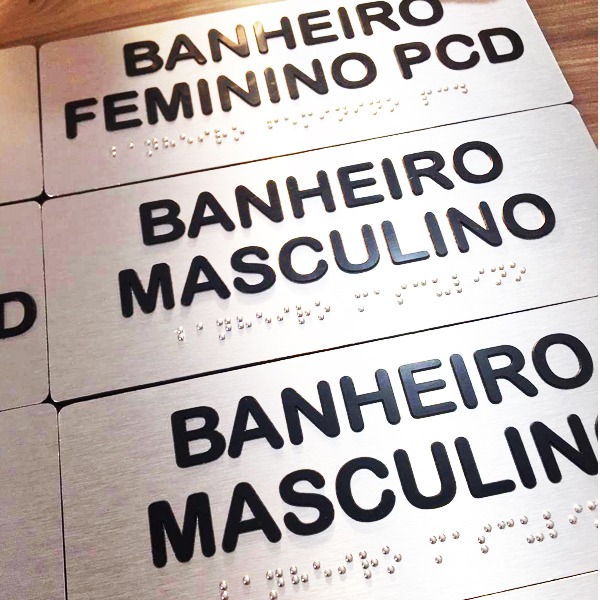 Placa em Braille