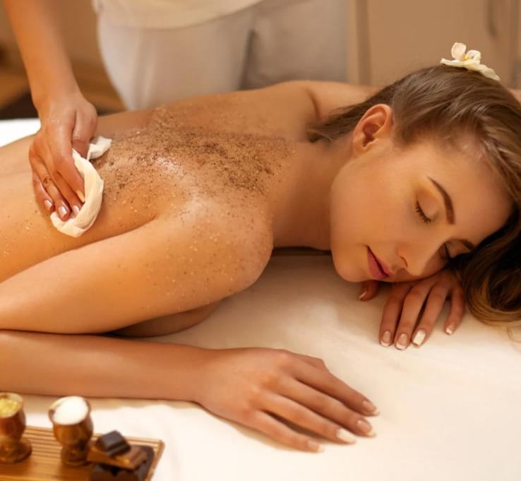Balinese body scrub massage for smooth and glowing skin in Seminyak
