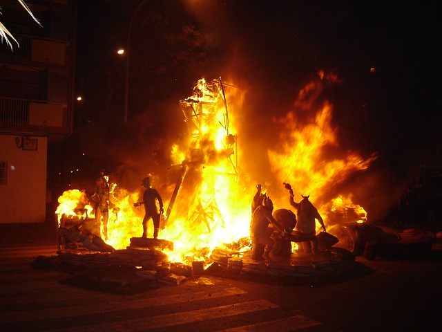 Cremá, quemar una falla.