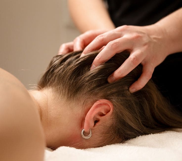 massage du cuir chevelu bruxelles - Medi Kiss Dermaclinic