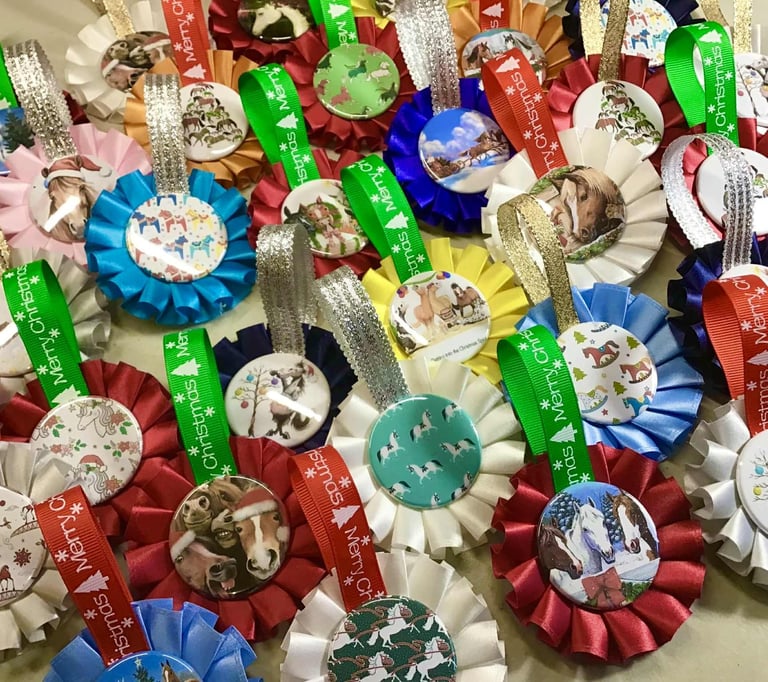 Ornements de Noel, équin, canin, félin et agricoles. peuvent être personnalisé.