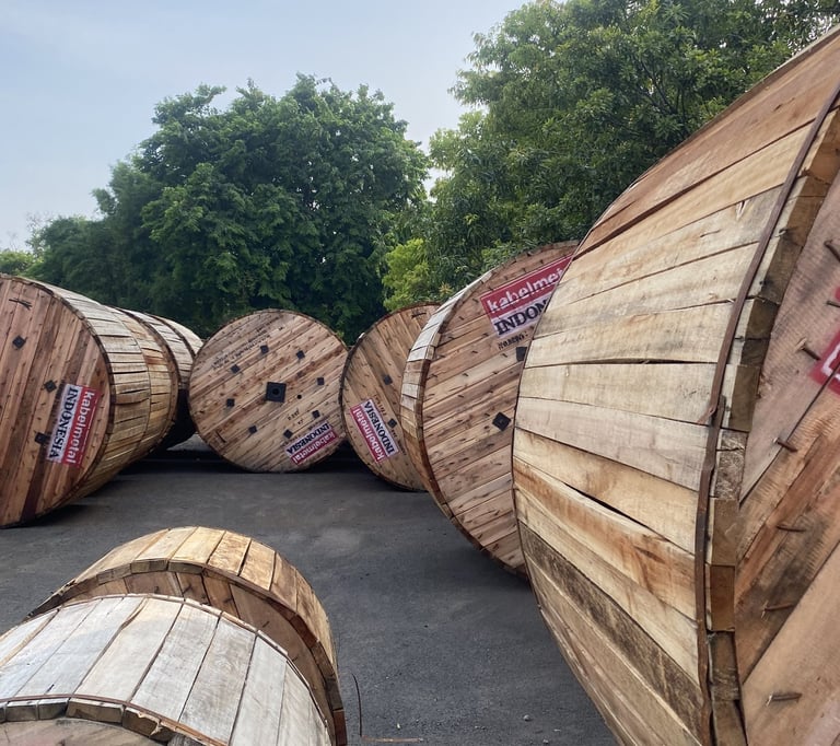 a bunch of wooden barrels stacked on top of each other kabel metal untuk listrik