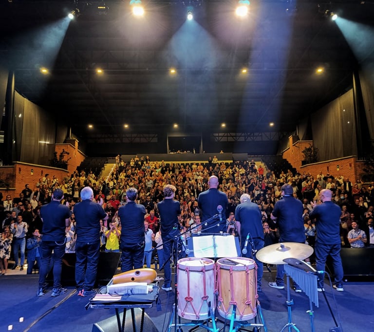 Grupo Suramérica al finalizar uno de sus conciertos en Medellín