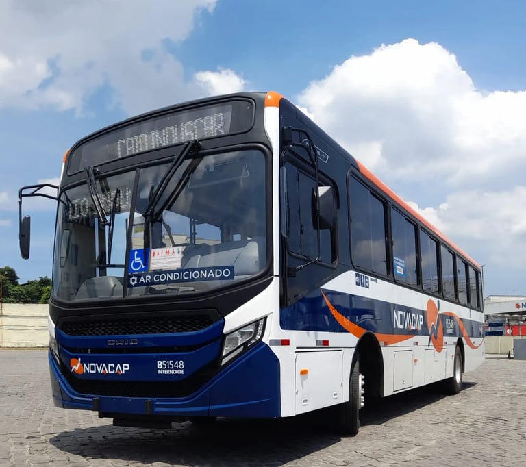 ônibus novo Novacap março 2024 visto pela dianteira lado esquerdo