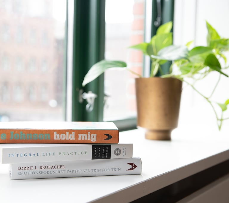 Bøger om psykologi i vindueskarmen