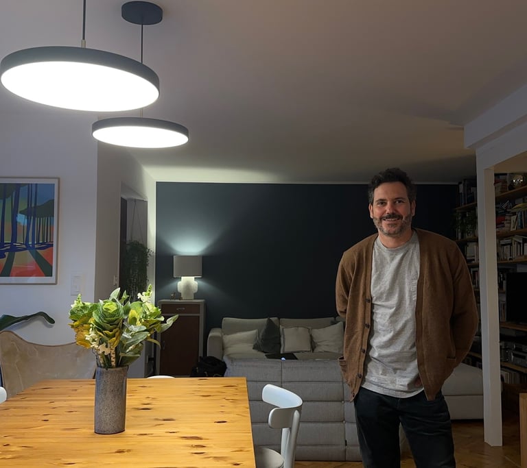 Joachim Aubry Psychologue. Photo debout