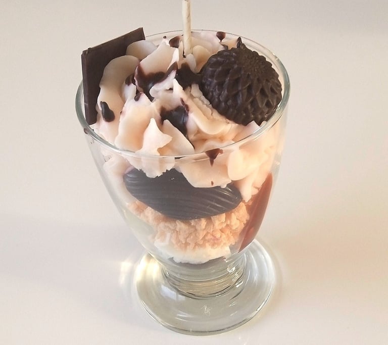 fancy and scented praline rock candle, chocolate scented candle