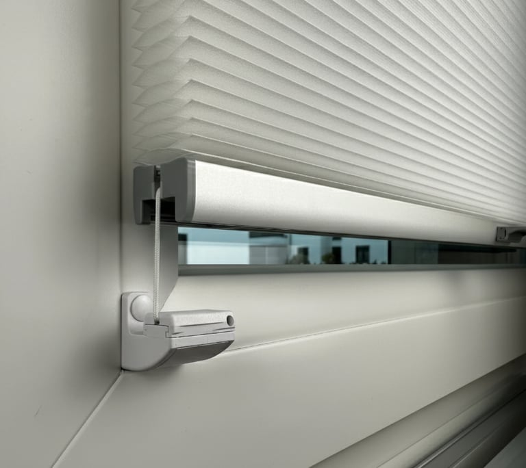 Pleated Blind Easy Installation Brackets