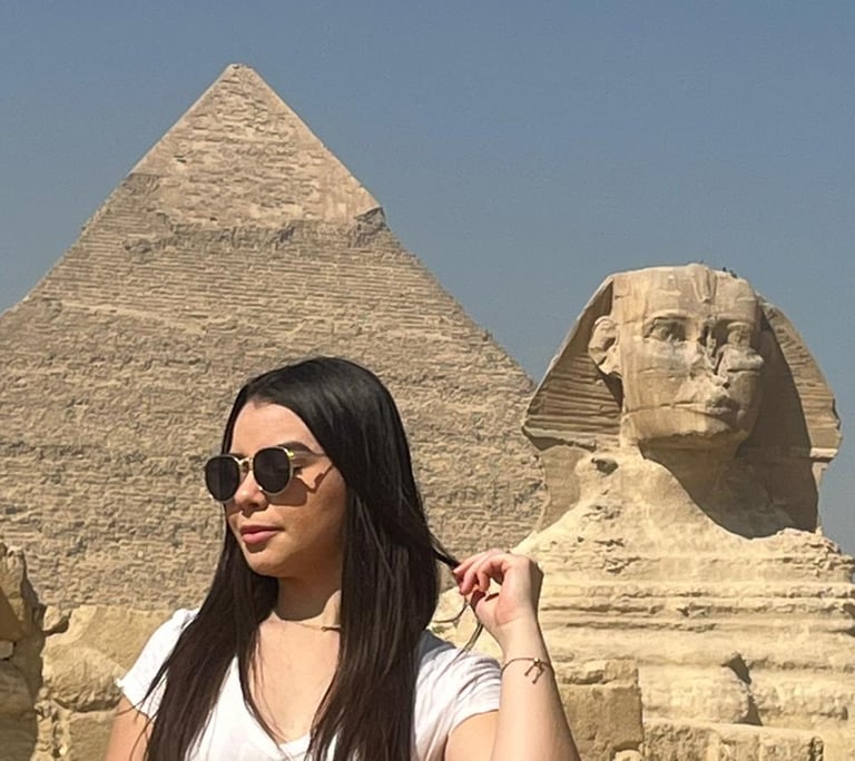 uma foto de uma menina brasileira no egito 