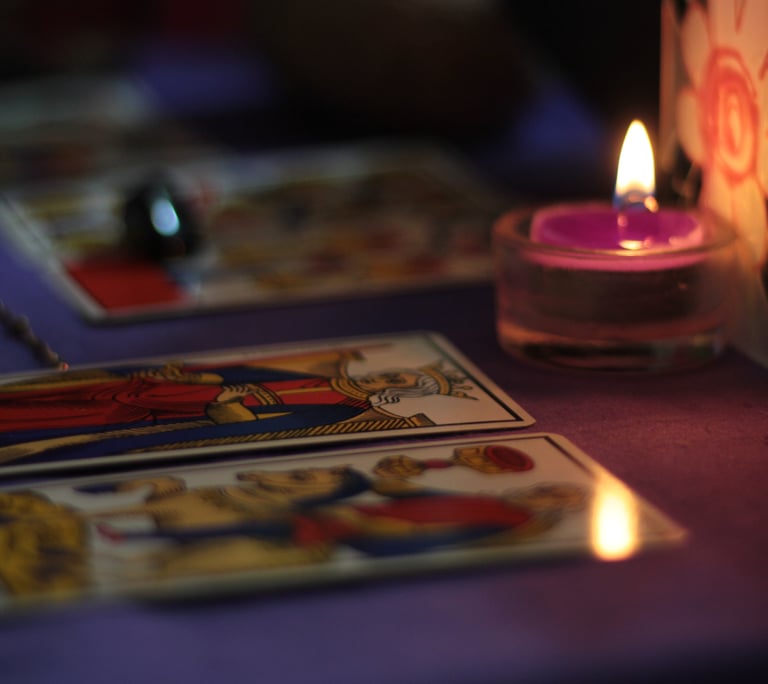 a candle lite up in the dark