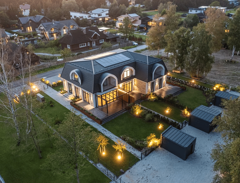 Žilvino 7, Palanga, Kunigiškiai keturių butų namas su aptverta teritoja.Viskas žalia ir apsodinta. 
