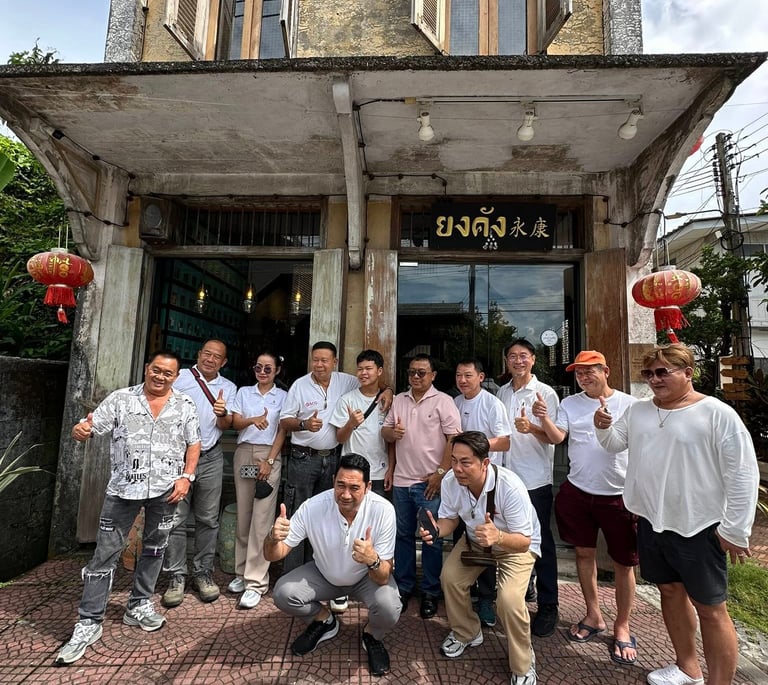 บรรยากาศทีมงานและหน้านี้ร้านยงคังคาเฟ่ คาเฟ่วินเทจ นครศรีธรรมราช