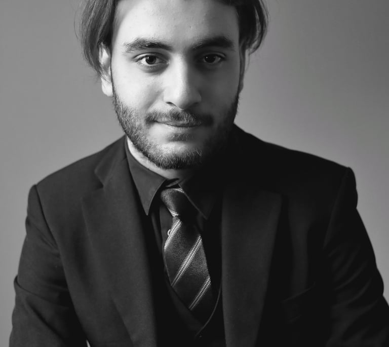 Portrait homme, classe et professionnel, en studio à Brunoy 