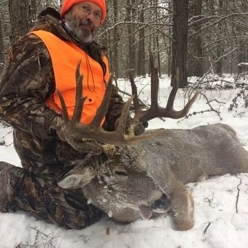 Saskatchewan whitetail hunts - giant saskatchewan whitetail