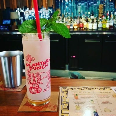 "The planter's punch. The oysters are especially good today, btw." by ursonate is licensed under CC