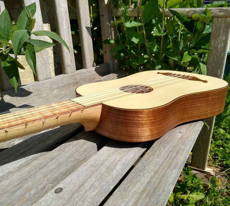 6 course vihuela in Walnut