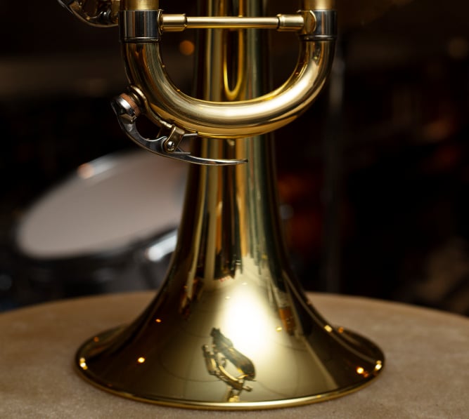 photo d'un tuba dont on ne voit que le bas