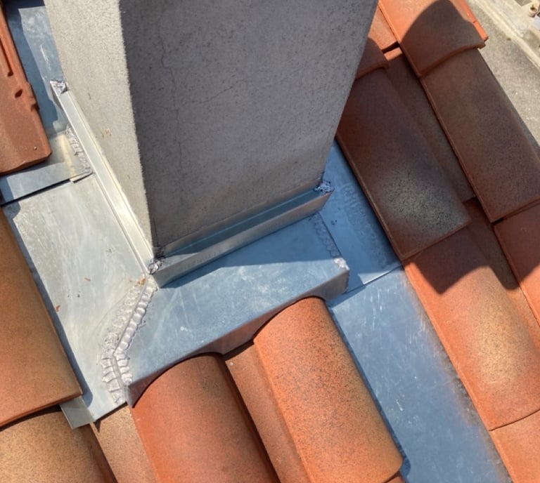 raccord de cheminée en zinc - couloir en zinc - étanchéité